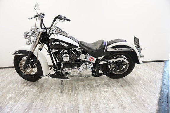 Harley-Davidson Softail Deluxe FLSTNI 5 of 5