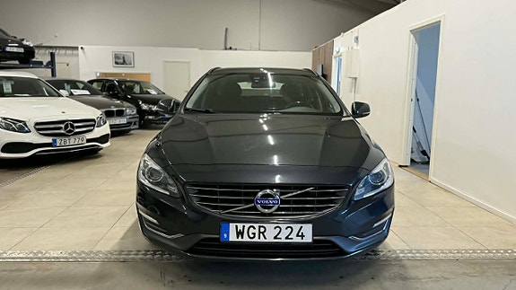 Volvo V60 2 of 27