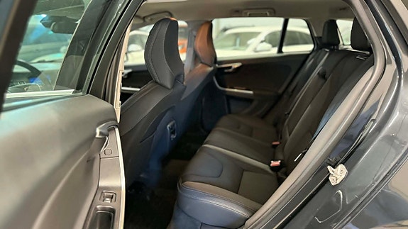 Volvo V60 16 of 27