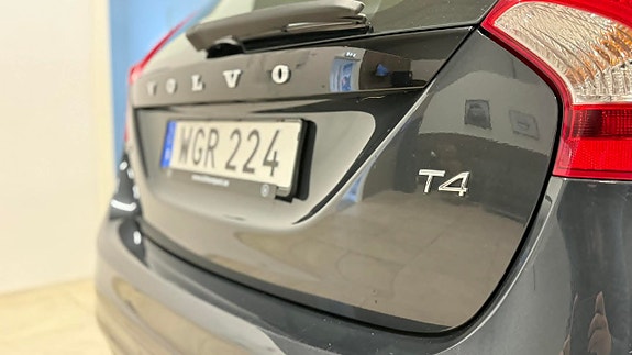 Volvo V60 11 of 27