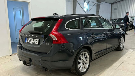 Volvo V60 8 of 27