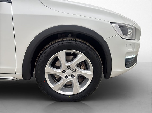Volvo S60 Cross Country 26 of 28