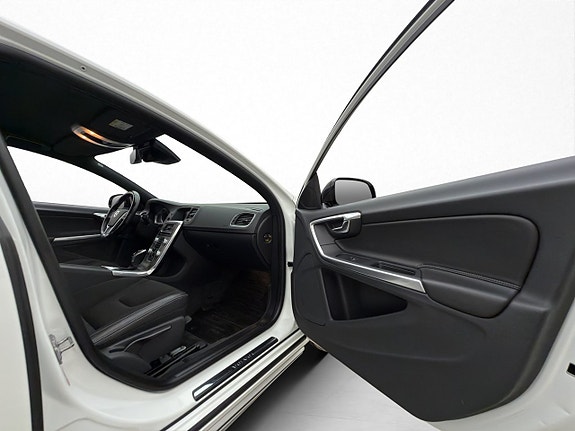 Volvo S60 Cross Country 22 of 28