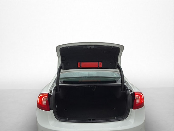 Volvo S60 Cross Country 24 of 28