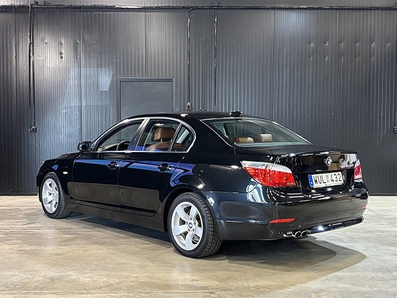 BMW 530i 4 of 5