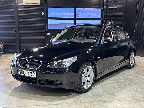 BMW 530i 3 of 5