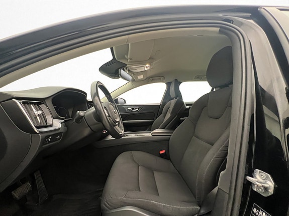 Volvo V60 Cross Country 11 of 30