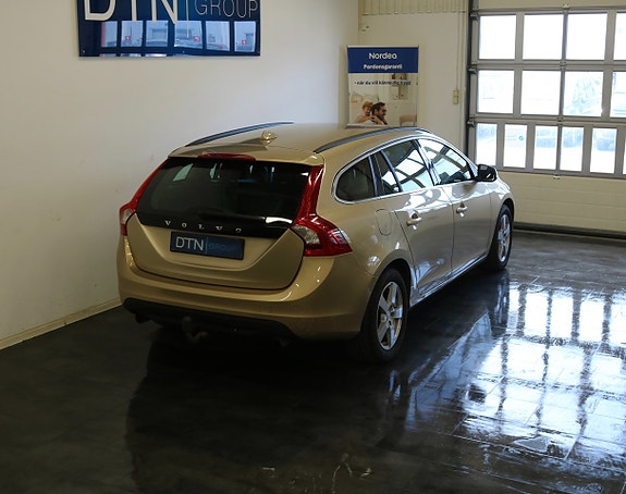 Volvo V60 2 of 18