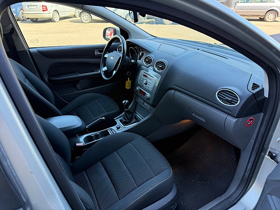 Ford Focus 5 of 9