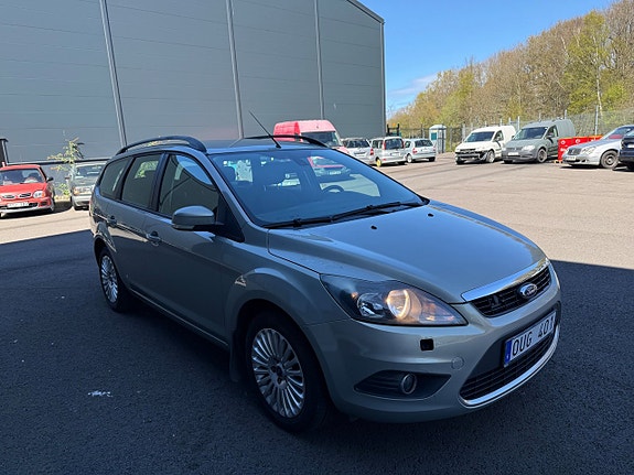 Ford Focus 2 of 9