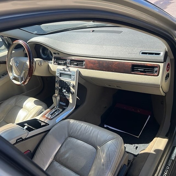 Volvo XC70 9 of 14