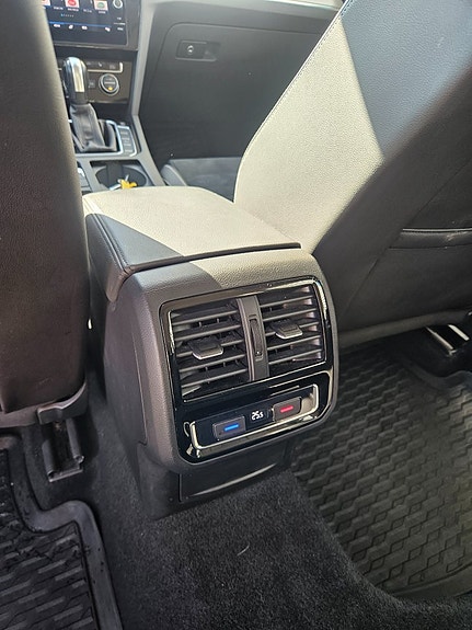Volkswagen Passat 16 of 21