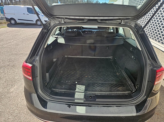 Volkswagen Passat 17 of 21