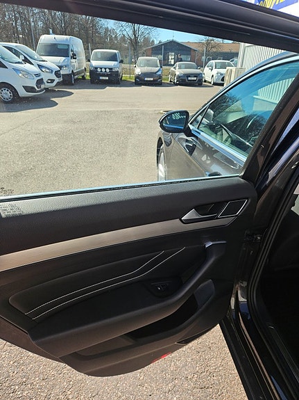 Volkswagen Passat 15 of 21