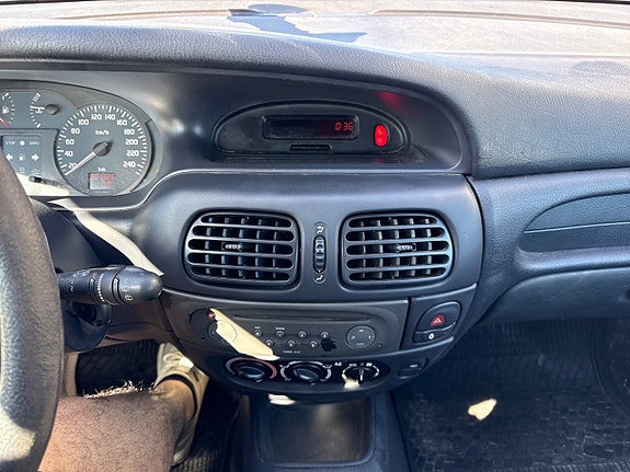 Renault Megane I 9 of 19