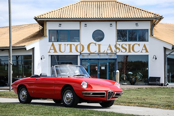 Alfa Romeo Spider 2 of 14