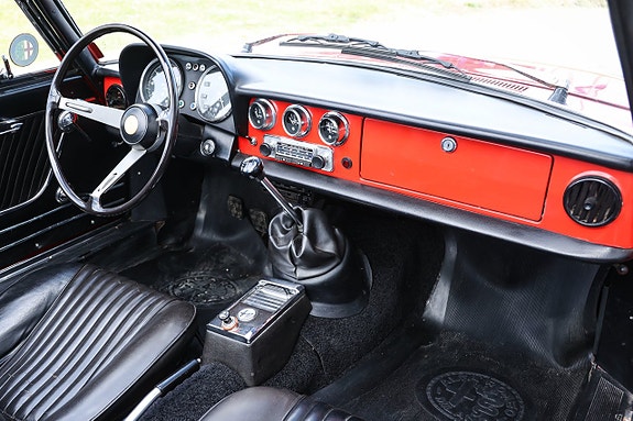 Alfa Romeo Spider 14 of 14