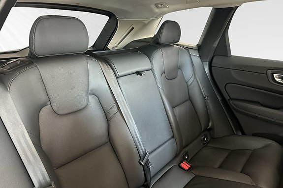 Volvo XC60 11 of 30