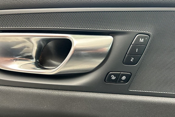 Volvo XC60 25 of 30