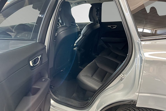 Volvo XC60 8 of 30