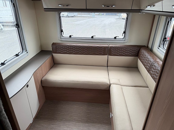 Bürstner Lyseo TD 744 Harmony line Taksäng x2 / Soffa bak / Drag 11 of 18