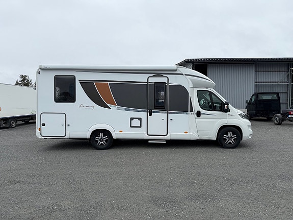 Bürstner Lyseo TD 744 Harmony line Taksäng x2 / Soffa bak / Drag 3 of 18