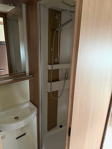 Bürstner Lyseo TD 744 Harmony line Taksäng x2 / Soffa bak / Drag 16 of 18