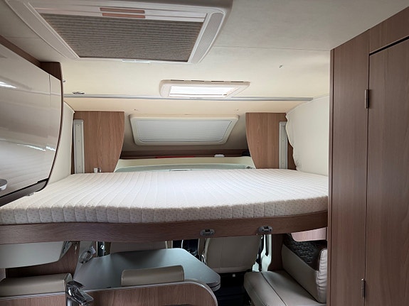 Bürstner Lyseo TD 744 Harmony line Taksäng x2 / Soffa bak / Drag 14 of 18