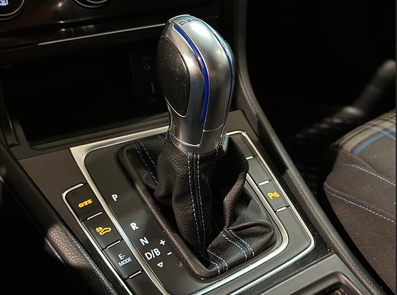 Volkswagen Golf VII 11 of 12