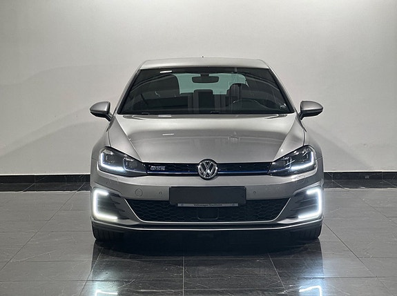 Volkswagen Golf VII 2 of 5