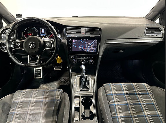 Volkswagen Golf VII 4 of 5