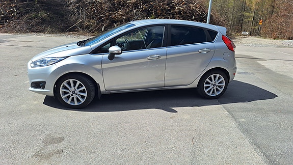 Ford Fiesta 2 of 5