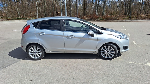 Ford Fiesta 3 of 5