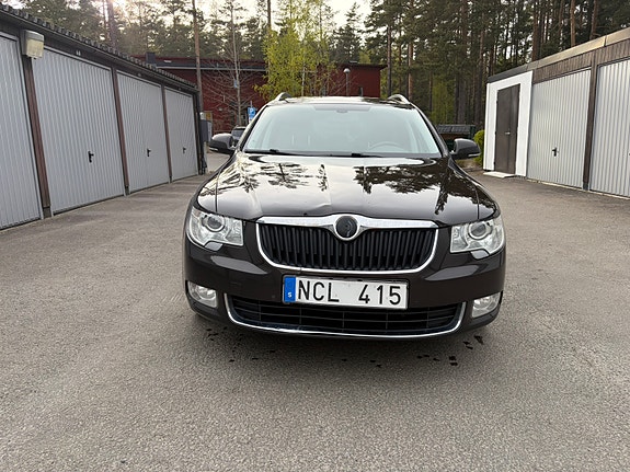 Skoda Superb 2 of 8