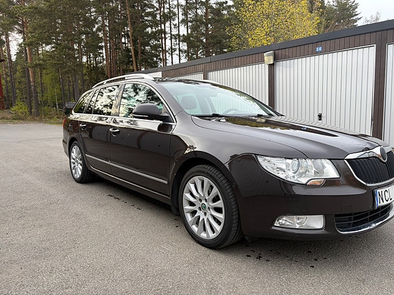 Skoda Superb 3 of 8