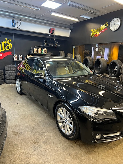 BMW 520d 2 of 5