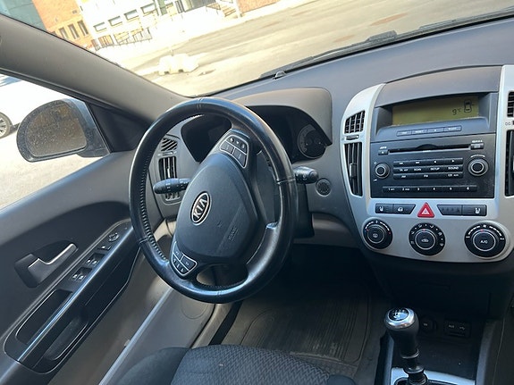 Kia Ceed 3 of 5