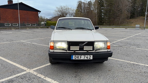 Volvo 240 3 of 30