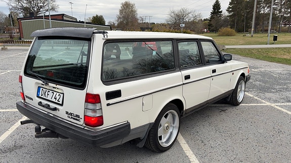 Volvo 240 5 of 30