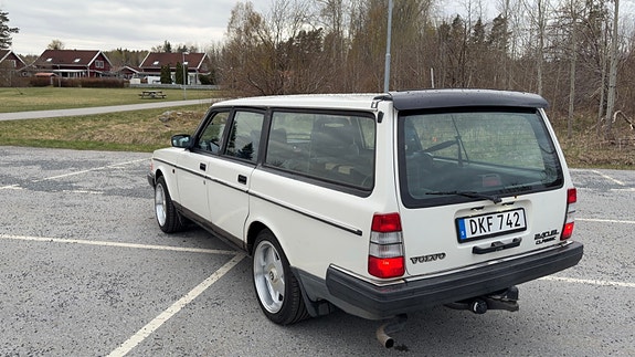 Volvo 240 7 of 30