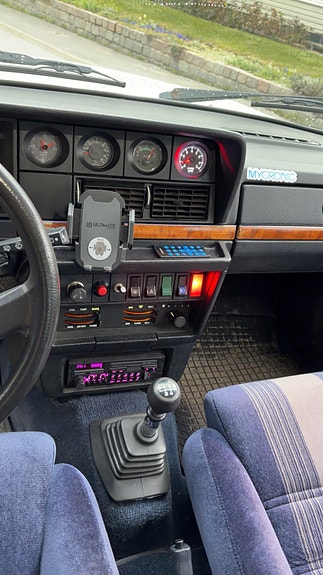Volvo 240 25 of 30