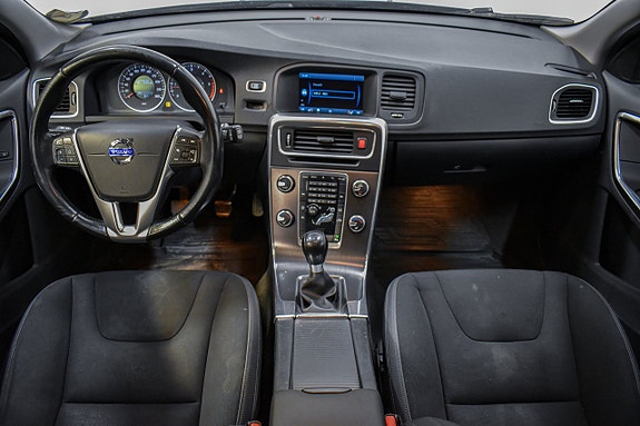 Volvo V60 2 of 5
