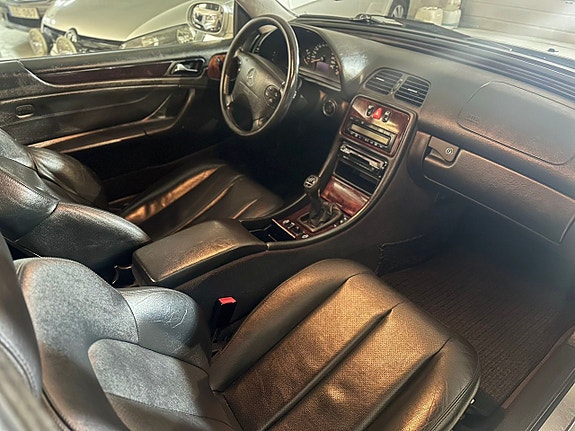Mercedes-Benz CLK200 8 of 12