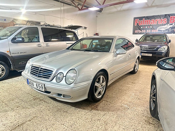 Mercedes-Benz CLK200 3 of 12