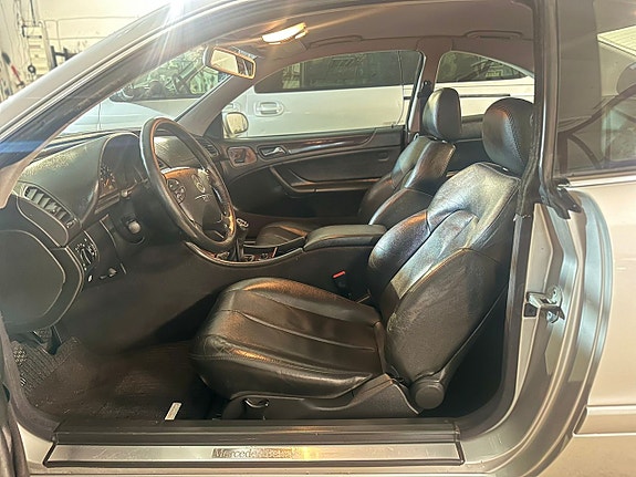 Mercedes-Benz CLK200 6 of 12