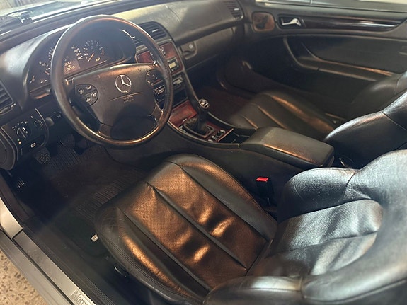 Mercedes-Benz CLK200 11 of 12