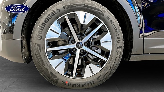 Ford Explorer 9 of 12