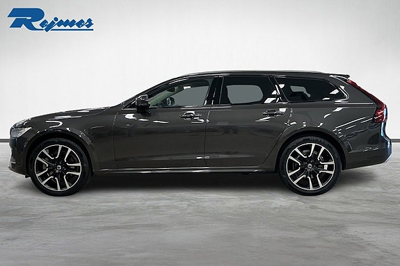 Volvo V90 Cross Country 3 of 5