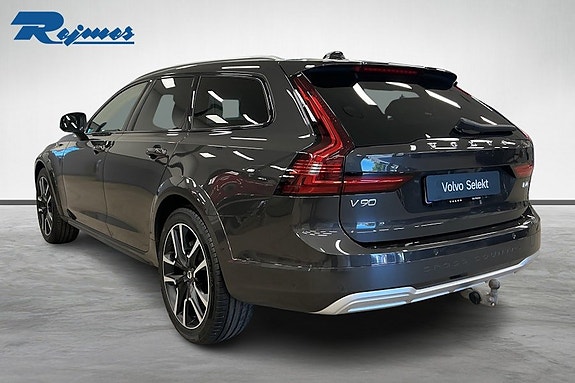 Volvo V90 Cross Country 2 of 5