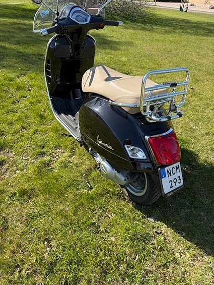Piaggio Vespa GTS 300 GTS 300 4 of 5